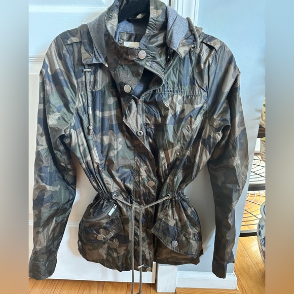 YMI Jackets & Blazers - YMI camo jacket women size L